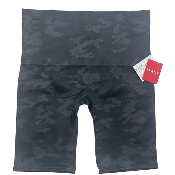 SPANX Women’s Size Medium Camo Printed Seamless Biker Shorts NWT - Picture 1 of 9